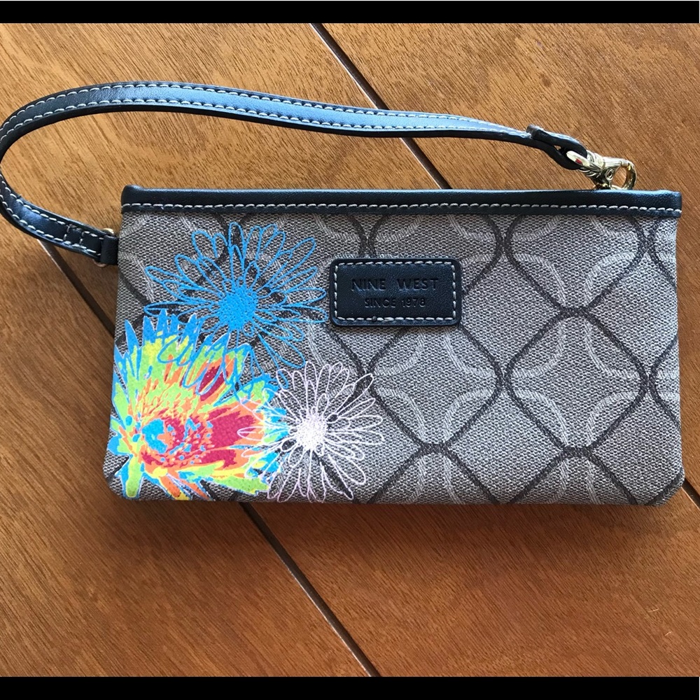 Nine West wristlet